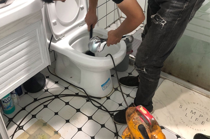 琼结马桶堵塞自己疏通还是找师傅?专业上门服务让你省时更省心